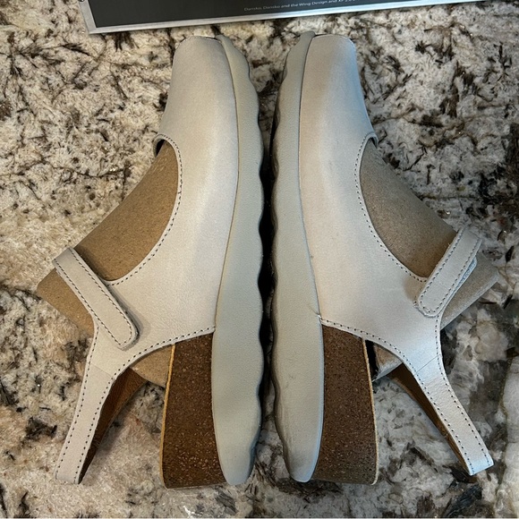 Dansko Sandals Womens 40 Marcy Milled Nubuck Wedge Slingback Ivory 9.5-10 - Picture 9 of 15